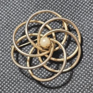Elegant Vintage Intertwined Brooch
